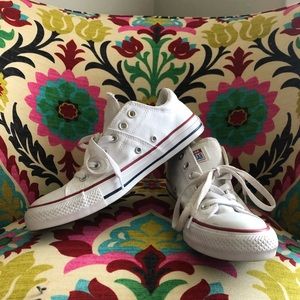 Gently used low top classic Converse